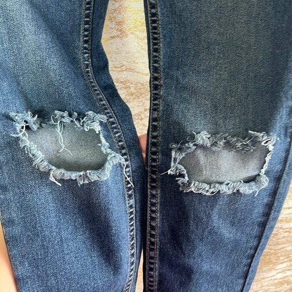 FREE People Dark Blue Wash Busted Knee Mid Rise Skinny Jeans Size W24 - Picture 10 of 16